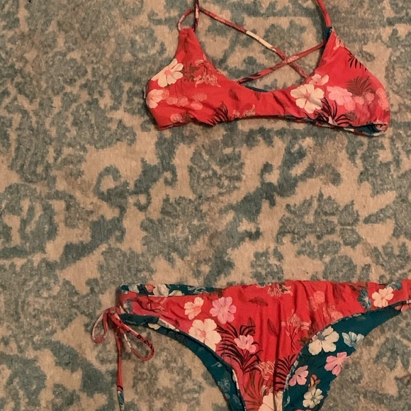 bikini - Picture 2 of 2